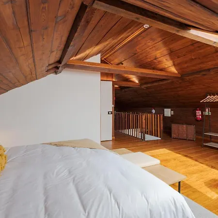 Almada Villa 4*