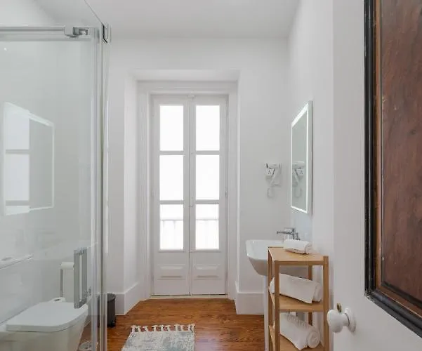 Almada Villa Гостевой дом 4*