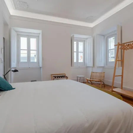 Almada Villa 4*