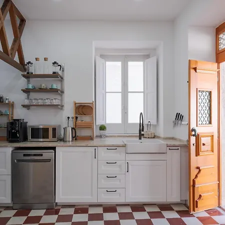 Almada Villa Guest house