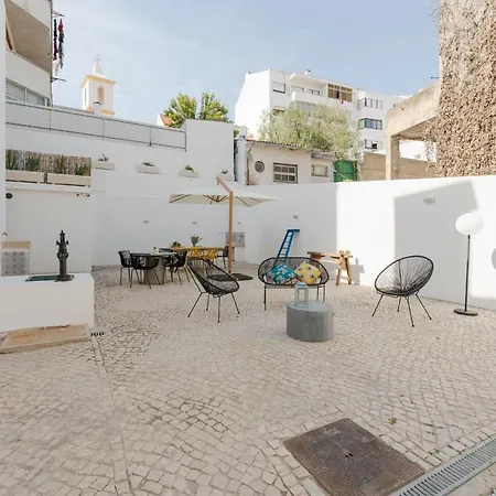 Almada Villa Guest house *