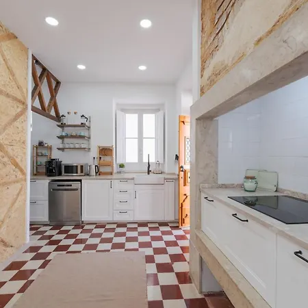 Almada Villa Guest house
