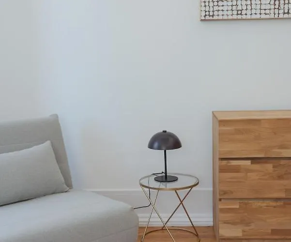 Almada Villa Pensión