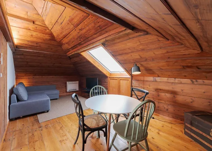 Almada Villa Pensión