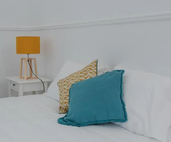 Almada Villa Pensión